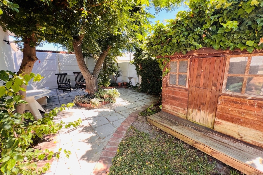 To Let 4 Bedroom Property for Rent in Goodwood Estate Western Cape